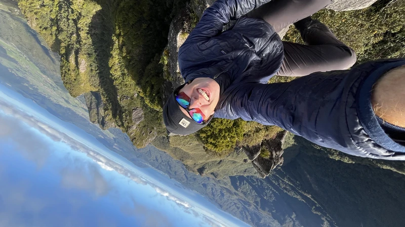 Anders on to of the Pinnacles in New Zealand